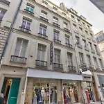 Urban Flat 117 - Parisian Apartment In The Center
